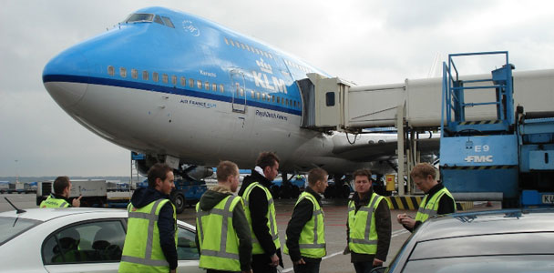 STOHA-donateurs geven gastcollege op Schiphol