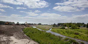 Het aanbrengen van het zandlichaam in de 'Osdorper Bovenpolder' in het stadsdeel Nieuw-West (vm. Osdorp)